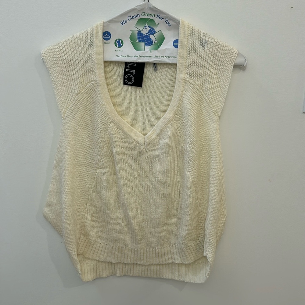 A+ro sweater shirt